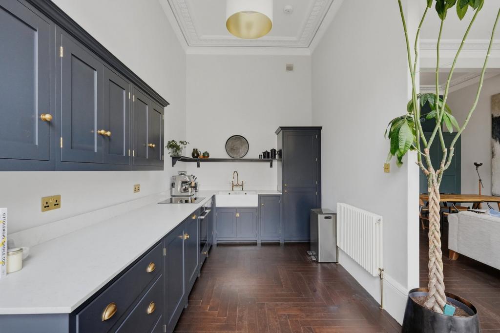 Apartment in Edinburgh - More