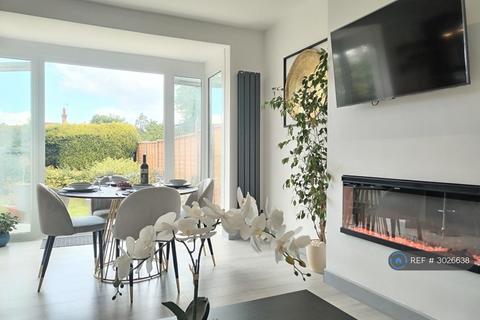 2 bed bungalow for rent in Riverview Road, Epsom, KT19