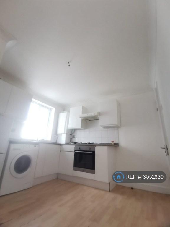 Apartment in Reading - View 3