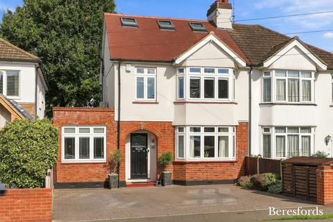 4 bedroom semi-detached house for sale, Oliver Road, Shenfield, CM15