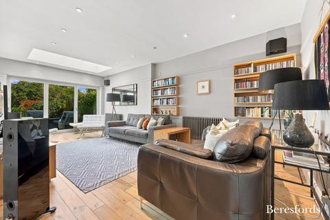 4 bedroom semi-detached house for sale, Oliver Road, Shenfield, CM15