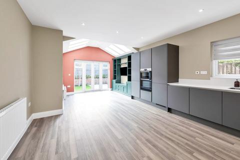 4 bedroom detached house for sale, Barleymead Way, Ware SG11