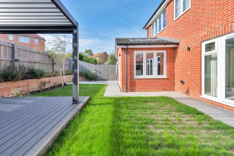 4 bedroom detached house for sale, Barleymead Way, Ware SG11
