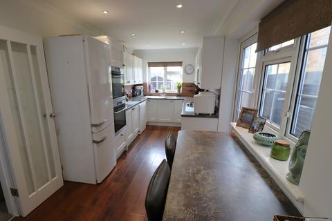 4 bedroom detached house for sale, Hill Avenue, Wickford, SS11