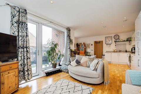 2 bedroom flat for sale, Crowndale Place, Walthamstow, E17