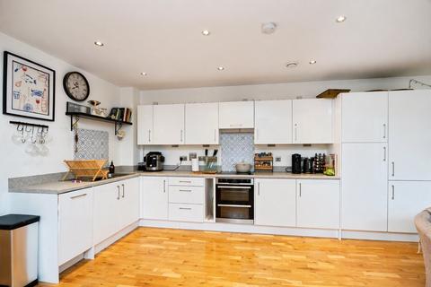 2 bedroom flat for sale, Crowndale Place, Walthamstow, E17