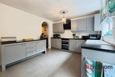 4 bedroom detached house for sale, Bretby Heights, Swadlincote DE11