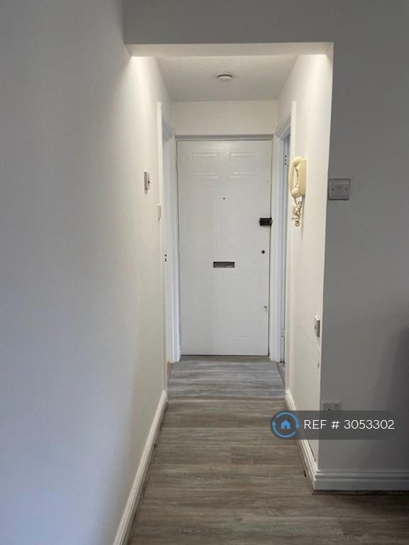 Apartment in Reading - View 3