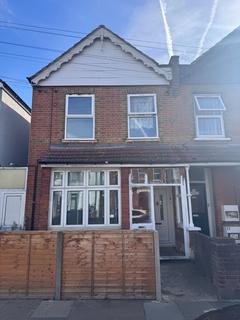 2 bedroom flat to rent, Regina Road, Southall