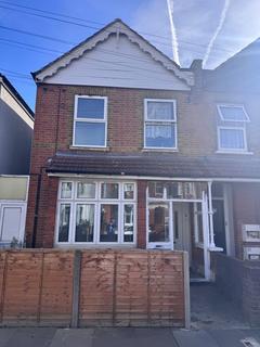 2 bedroom flat to rent, Regina Road, Southall