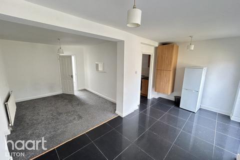 3 bedroom semi-detached house to rent, Taunton Avenue, Luton