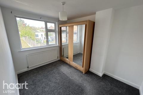 3 bedroom semi-detached house to rent, Taunton Avenue, Luton