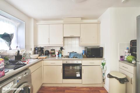 2 bedroom flat for sale, Goresbrook Road, Dagenham, RM9