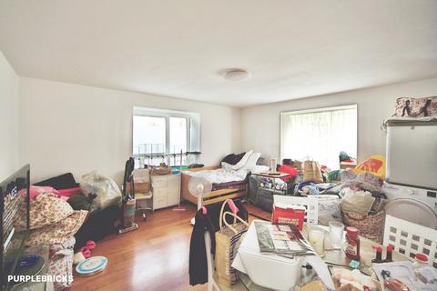 2 bedroom flat for sale, Goresbrook Road, Dagenham, RM9