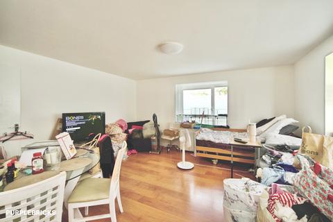 2 bedroom flat for sale, Goresbrook Road, Dagenham, RM9