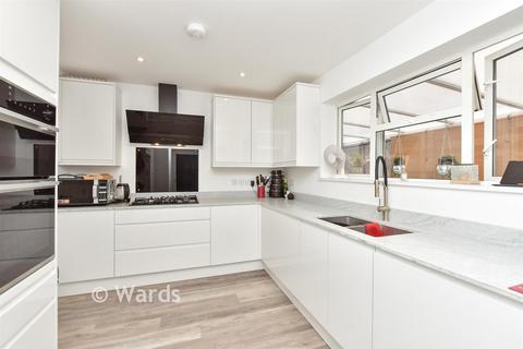 4 bedroom end of terrace house for sale, Fostall Road, Faversham, Kent
