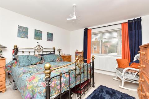4 bedroom end of terrace house for sale, Fostall Road, Faversham ME13
