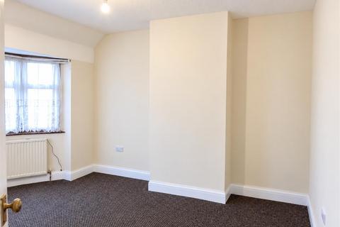 4 bedroom semi-detached house to rent, Waltham Avenue, Middlesex UB3