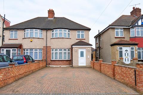 4 bedroom semi-detached house to rent, Waltham Avenue, Middlesex UB3