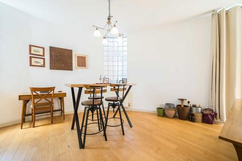 2 bedroom flat to rent, Commercial Street, London E1