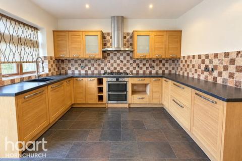 6 bedroom semi-detached house to rent, Ferro Road, Rainham