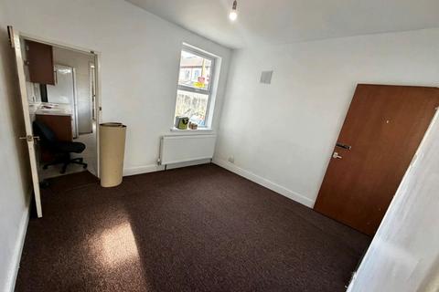 3 bedroom end of terrace house to rent, Lonsdale Road, Smethwick, B66