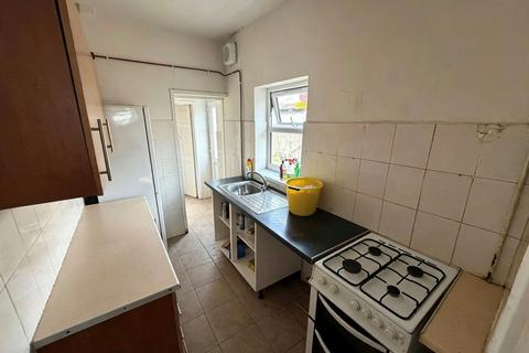 3 bedroom end of terrace house to rent, Lonsdale Road, Smethwick, B66