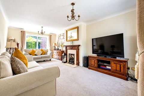 4 bedroom detached house for sale, Maple Leaf Drive, Sidcup