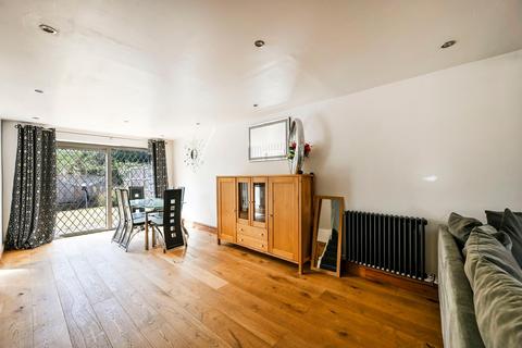 3 bedroom detached house to rent, Buckingham Drive, Luton LU2