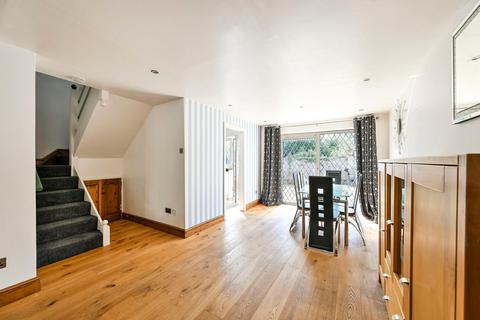 3 bedroom detached house to rent, Buckingham Drive, Luton LU2