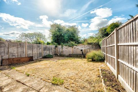 3 bedroom detached house to rent, Buckingham Drive, Luton LU2
