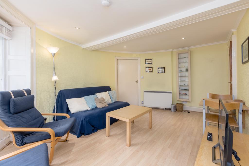 Apartment in Edinburgh, Sciennes - View 3