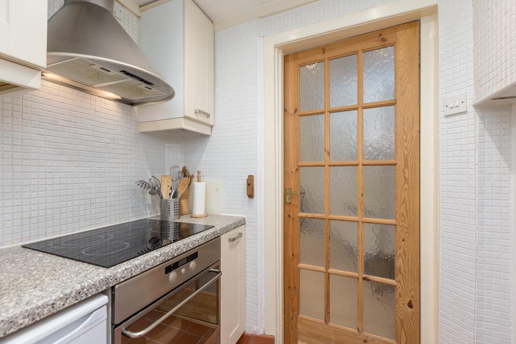 Apartment in Edinburgh, Sciennes - View 5