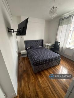 1 bedroom in a flat share to rent, Clapham High Street, London, SW4