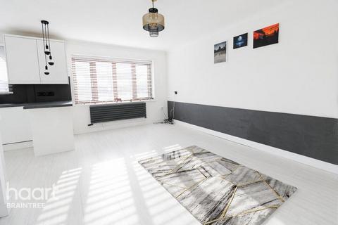 2 bedroom bungalow for sale, Thames Close, Braintree