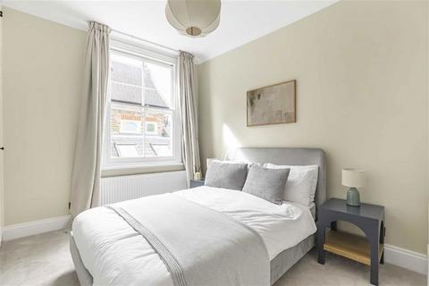 3 bedroom flat for sale, Priests Bridge, London SW14
