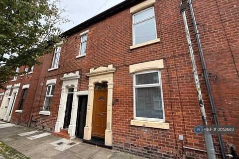 2 bedroom terraced house to rent, Wildman Street, Preston, PR1