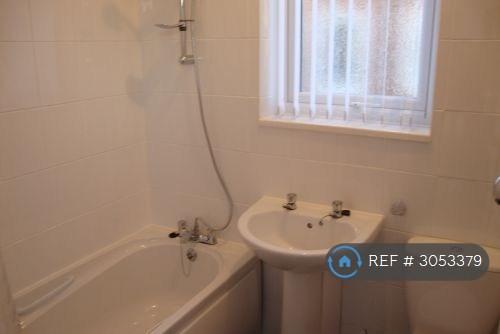 Apartment in Newcastle Upon Tyne - View 3
