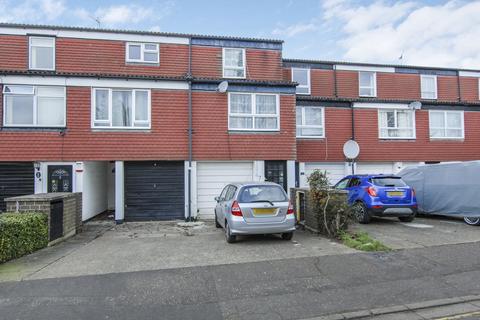 3 bedroom townhouse to rent, Ivanhoe Close, Uxbridge UB8