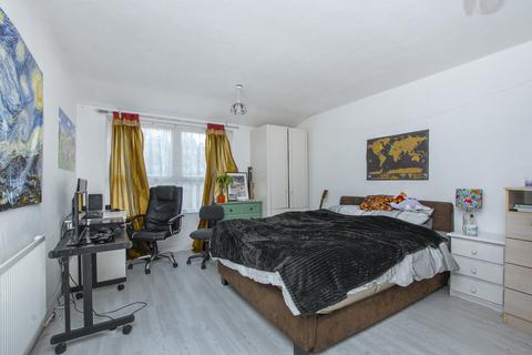 3 bedroom townhouse to rent, Ivanhoe Close, Uxbridge UB8
