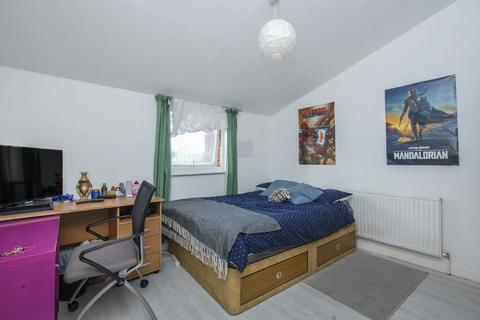 3 bedroom townhouse to rent, Ivanhoe Close, Uxbridge UB8