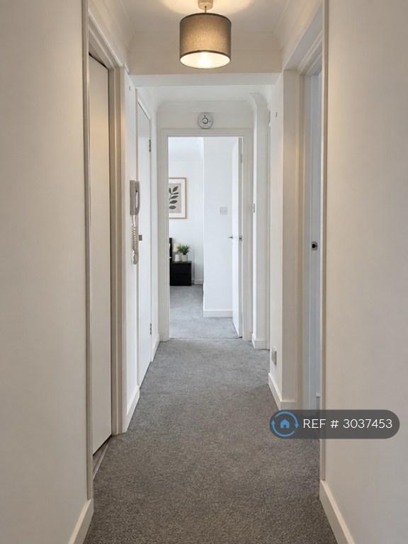 Apartment in Sutton - View 5