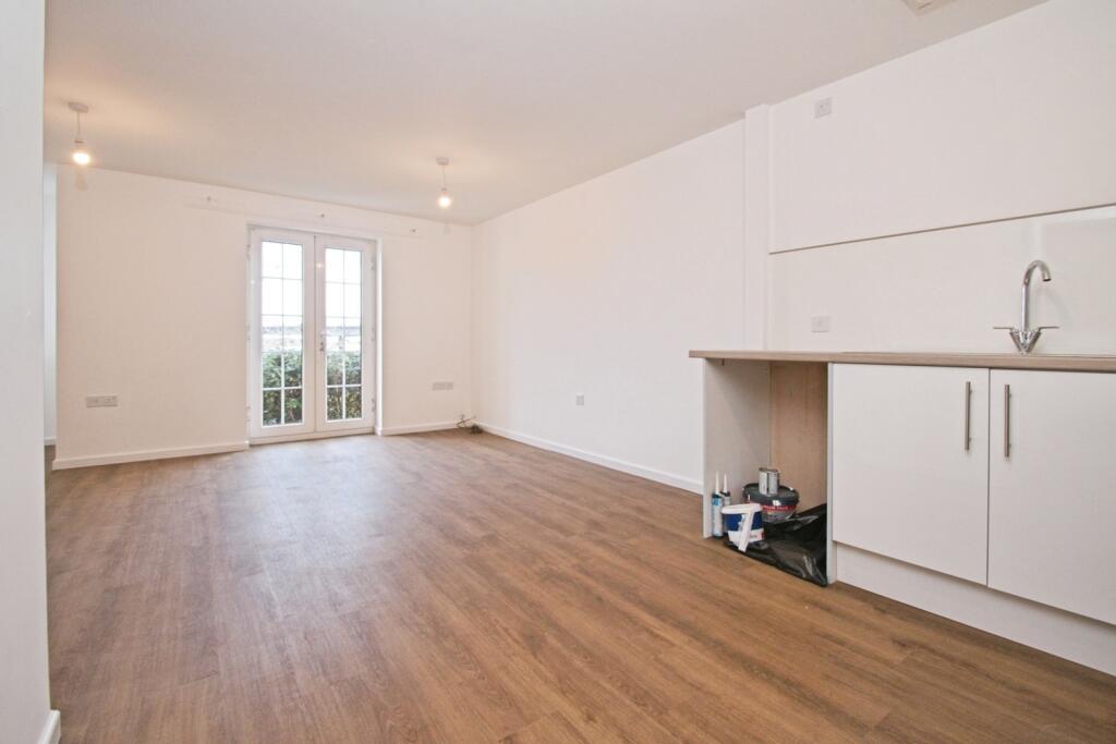 Apartment in Cardiff, Grangetown - View 3