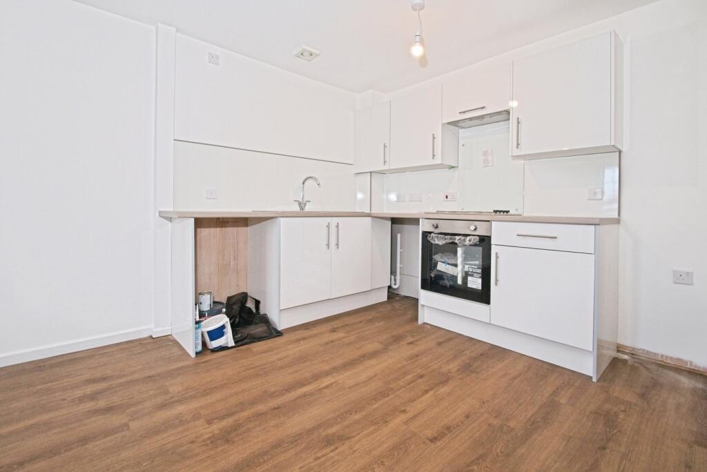 Apartment in Cardiff, Grangetown - View 4