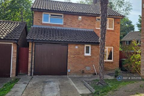4 bedroom detached house to rent, Wakefield Close, Neath Hill, Milton Keynes, MK14