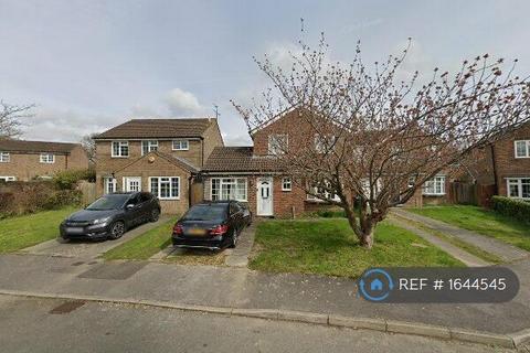 4 bedroom detached house to rent, Grange Way, Southwater, Horsham, RH13