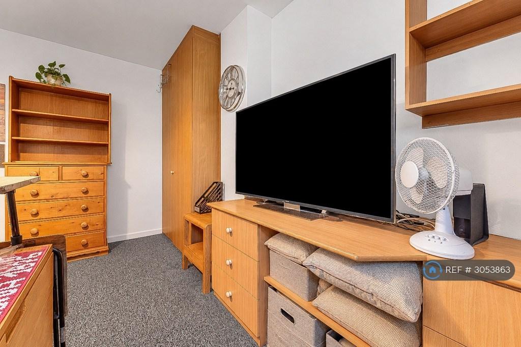 Apartment in Leeds - View 3