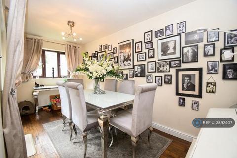 4 bedroom end of terrace house to rent, Montonmill Gardens, Manchester, M30