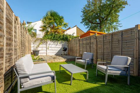 2 bedroom terraced house for sale, Derinton Road, London SW17
