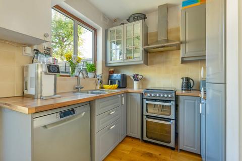 2 bedroom terraced house for sale, Derinton Road, London SW17